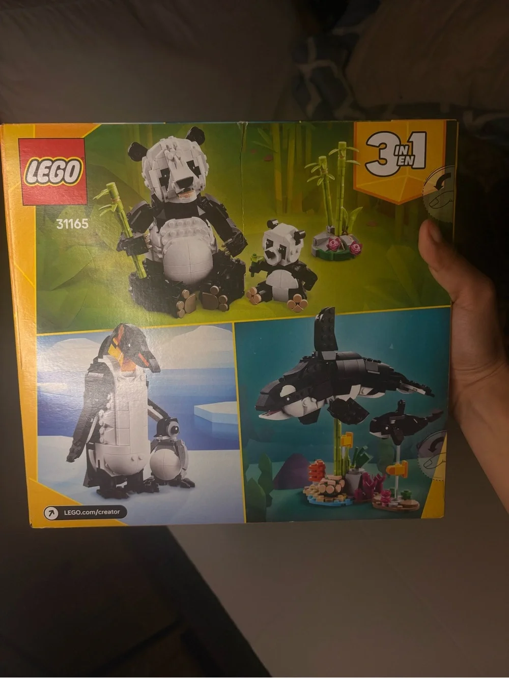 LEGO Creator Panda Family Set - Black, White, Green, Brown - Picture 2 of 2